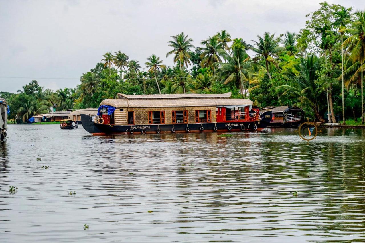 Grand Villa Houseboat Kumarakom Exteriör bild