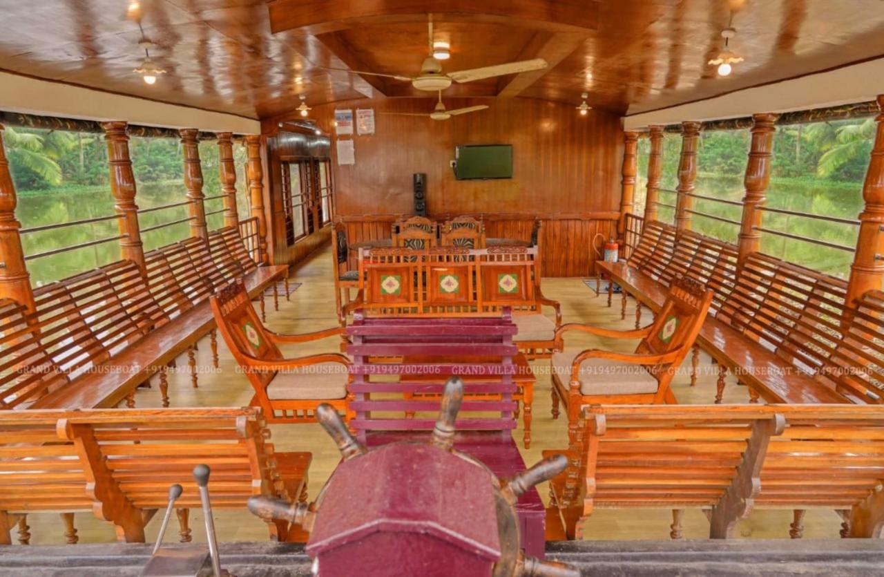 Grand Villa Houseboat Kumarakom Exteriör bild