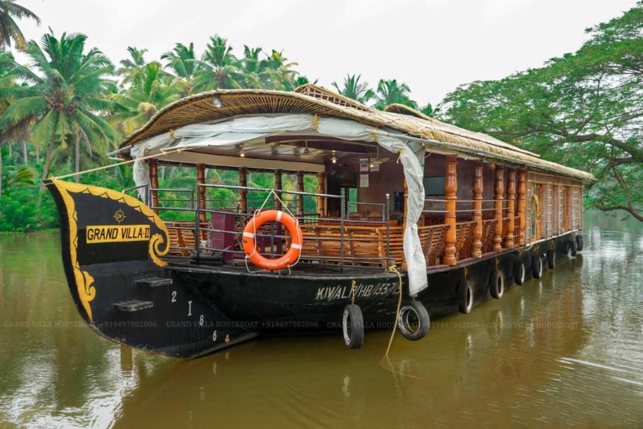 Grand Villa Houseboat Kumarakom Exteriör bild