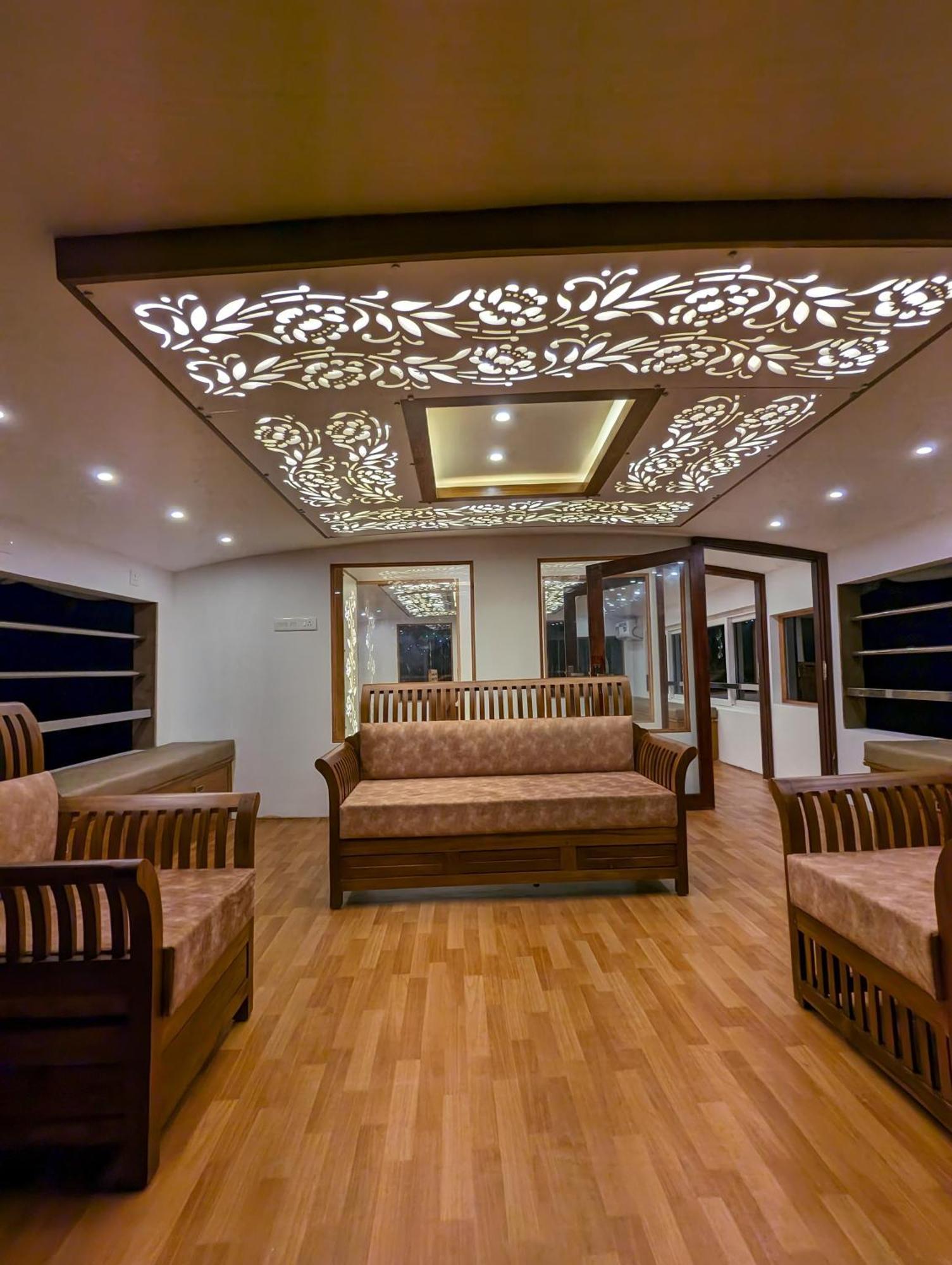 Grand Villa Houseboat Kumarakom Exteriör bild