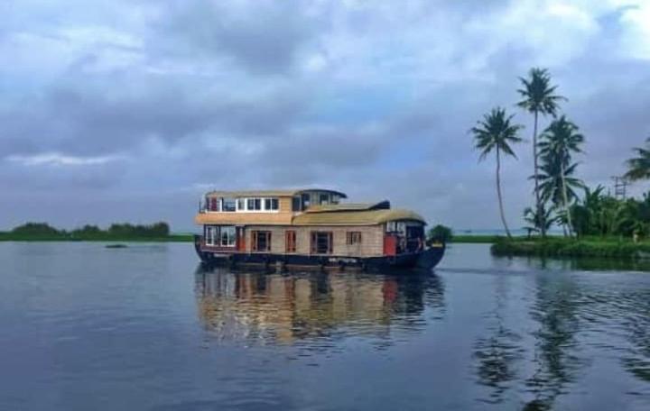 Grand Villa Houseboat Kumarakom Exteriör bild