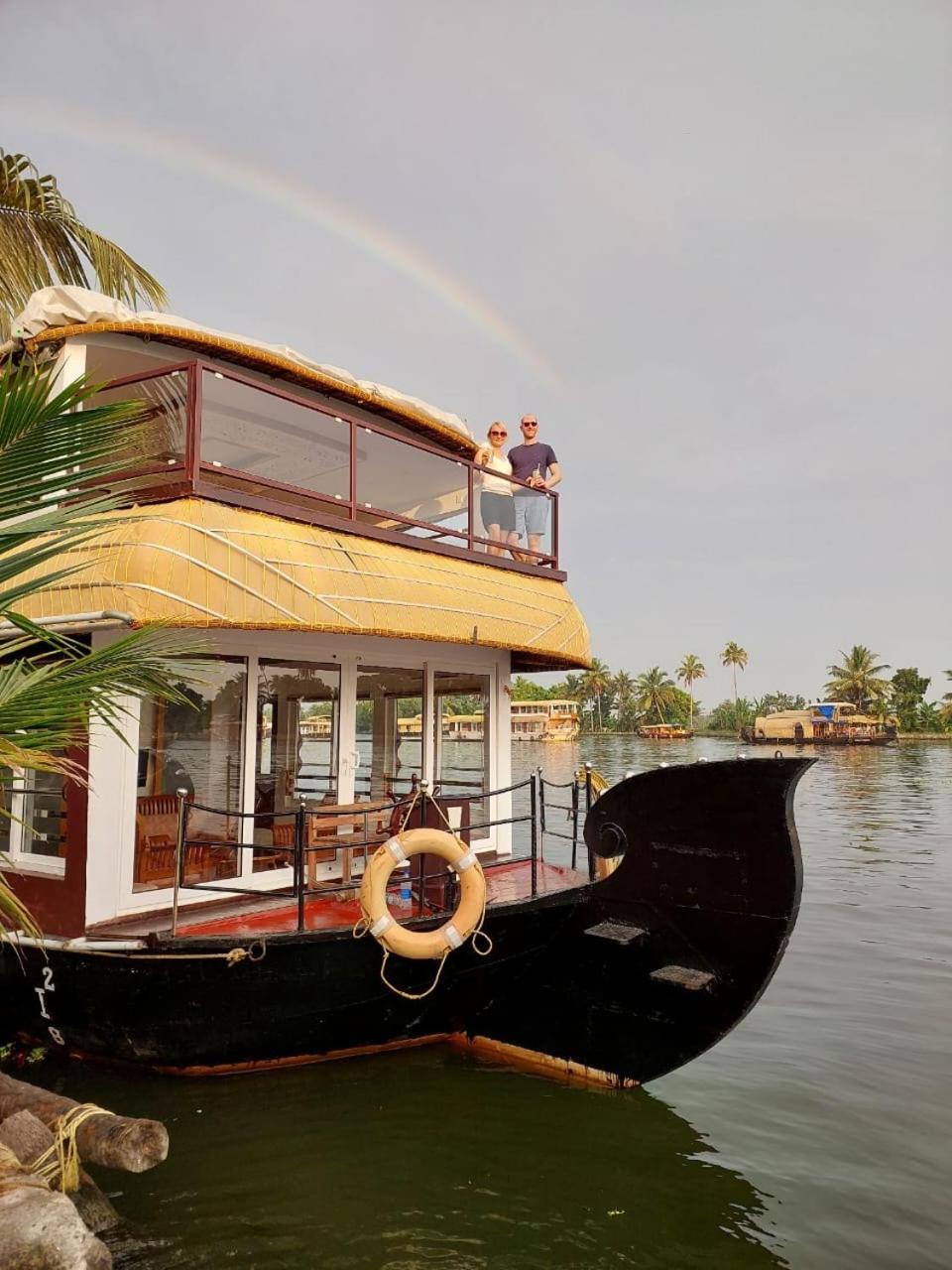 Grand Villa Houseboat Kumarakom Exteriör bild