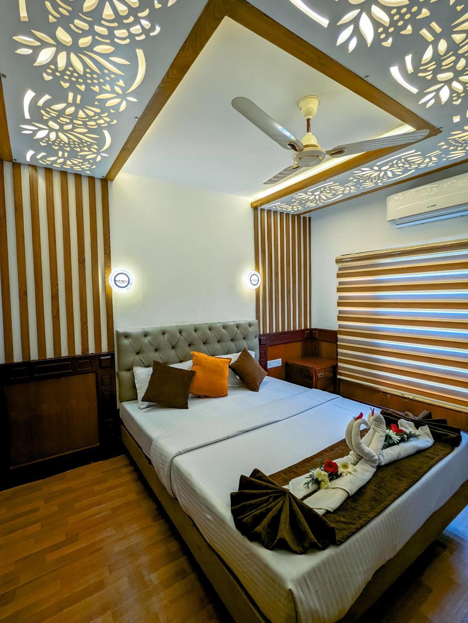 Grand Villa Houseboat Kumarakom Exteriör bild